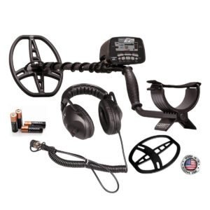 Kit del detector Garrett AT Pro con auriculares MS-2, protector de bobina y baterías alcalinas.