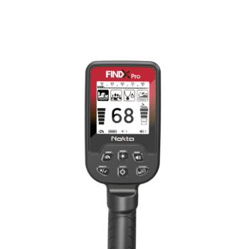 Pantalla digital del Nokta FindX Pro con indicadores de señal y modos de búsqueda