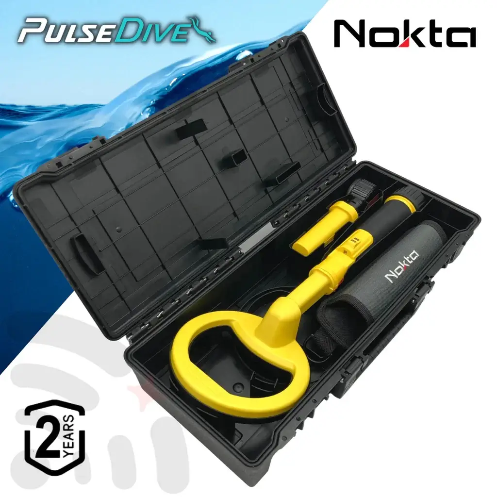 Kit completo del Nokta PulseDive Scuba Amarillo con su maletín de transporte negro y componentes de fábrica.