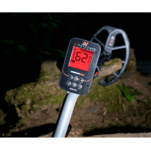 detector de metales Minelab Vanquish 560 trabajando en la noche