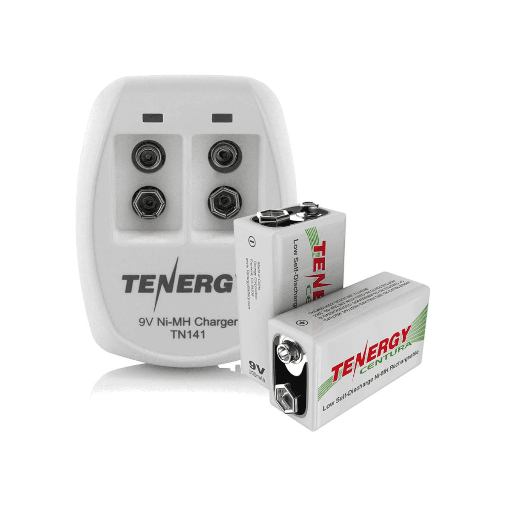 Cargador doble de baterías Tenergy 9V Ni-MH junto a dos pilas recargables de larga duración para detectores de mano.
