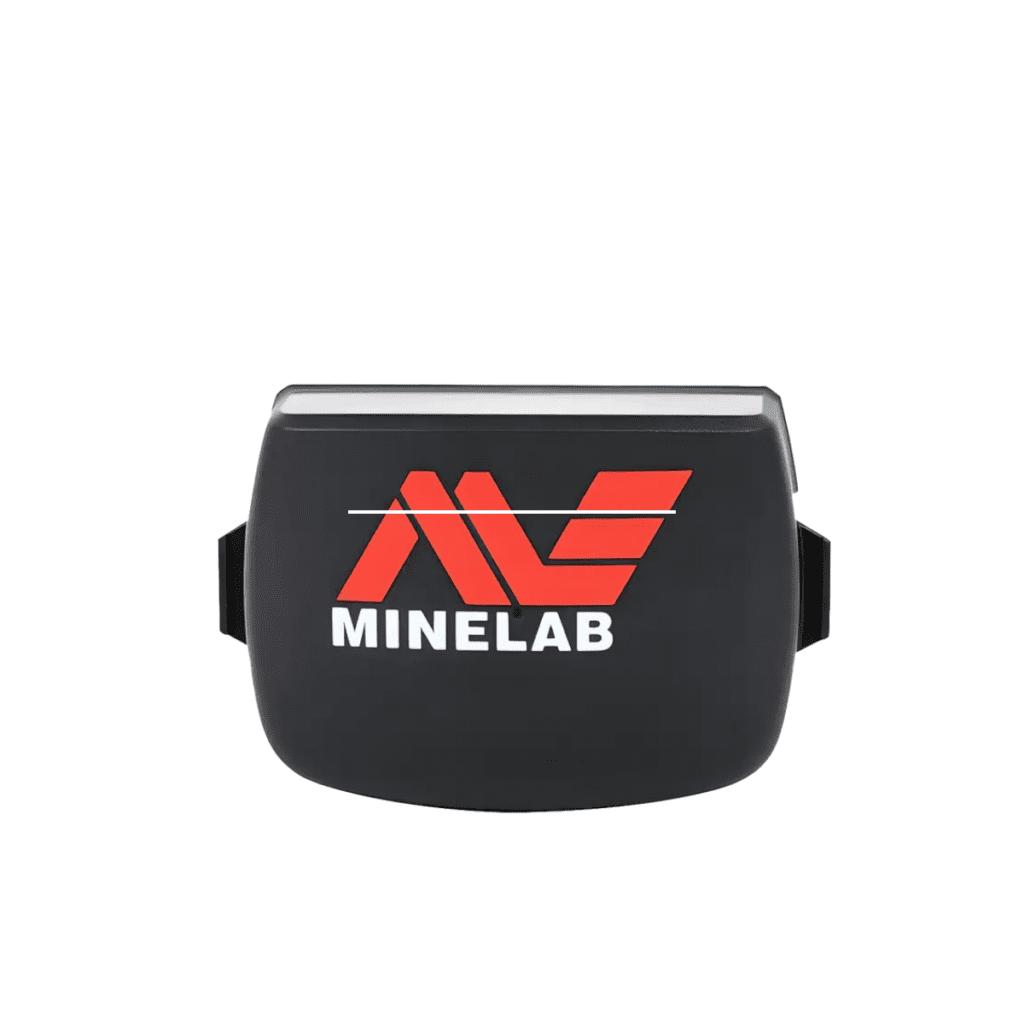 Batería recargable de litio negra marca Minelab con logotipo institucional rojo y blanco sobre fondo aislado.