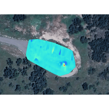 Software de magnetometría MGM 4000 mostrando un mapa de calor cian con anomalías térmicas superpuesto en una vista satelital de terreno real.