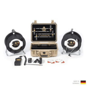 Paquete de venta profesional del detector de agua y cavidades OKM GeoSeeker con estuche y accesorios de campo.
