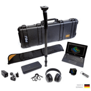 Set de accesorios profesionales del detector de metales OKM Rover UC incluyendo maleta rígida, portátil y smartwatch.